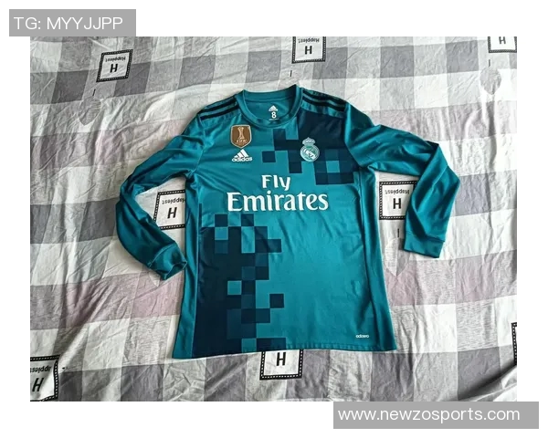 德约与C罗亲密互动造访网球中心互赠球衣与球拍 德约与C罗亲密互动造访网球中心互赠球衣与球拍