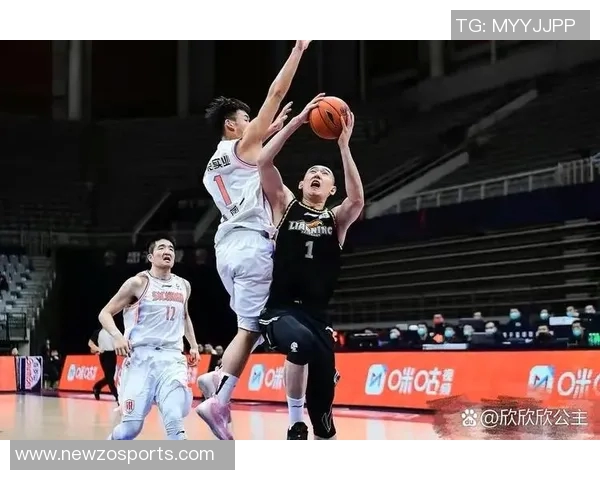 杰基杨全能表现助球队获胜20投10中砍下32分4篮板10助攻1抢断