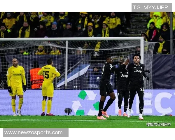 戴维近距离射门遭封堵麦肯尼头球抢点再遭扑救无缘进球